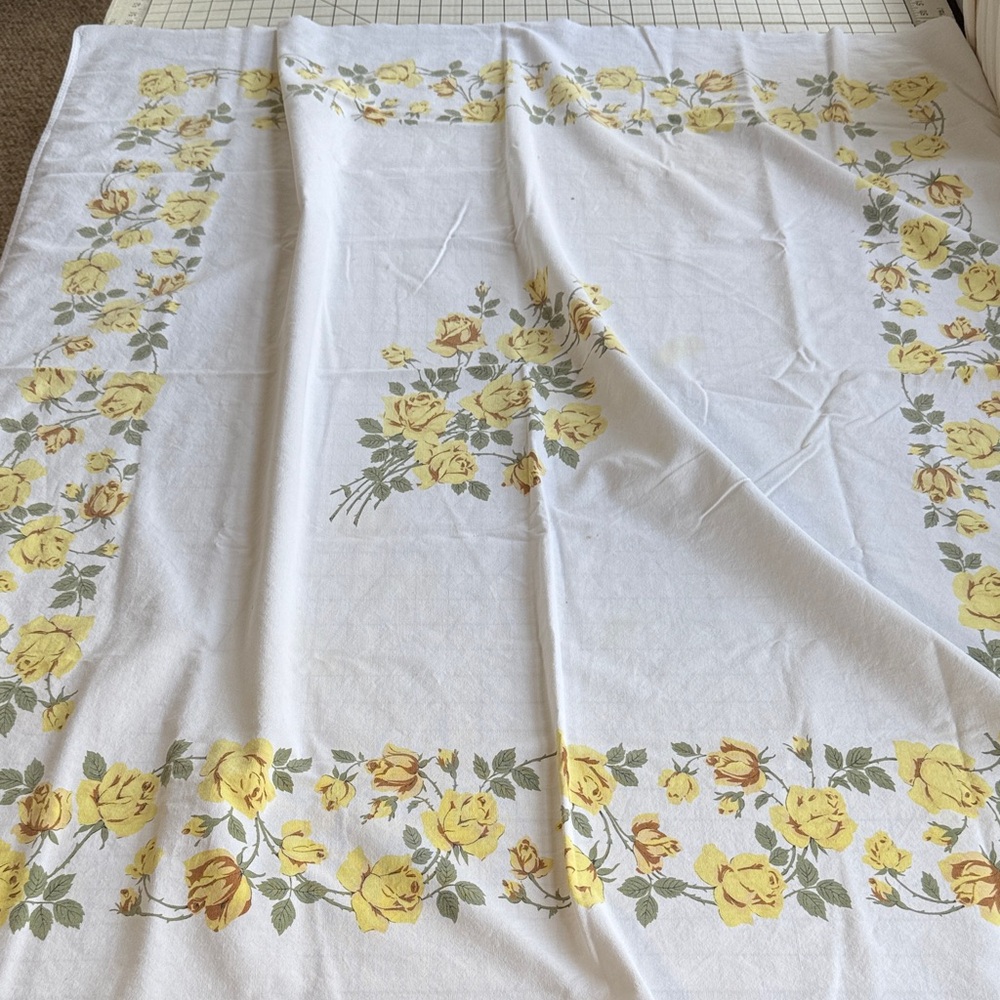 Vintage Yellow Rose Print Tablecloth – 50” x 40” – Mid-Century Cottage Kitchen